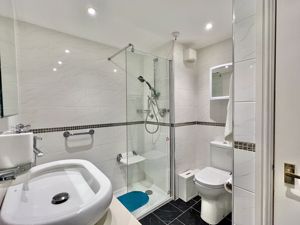 Shower room- click for photo gallery